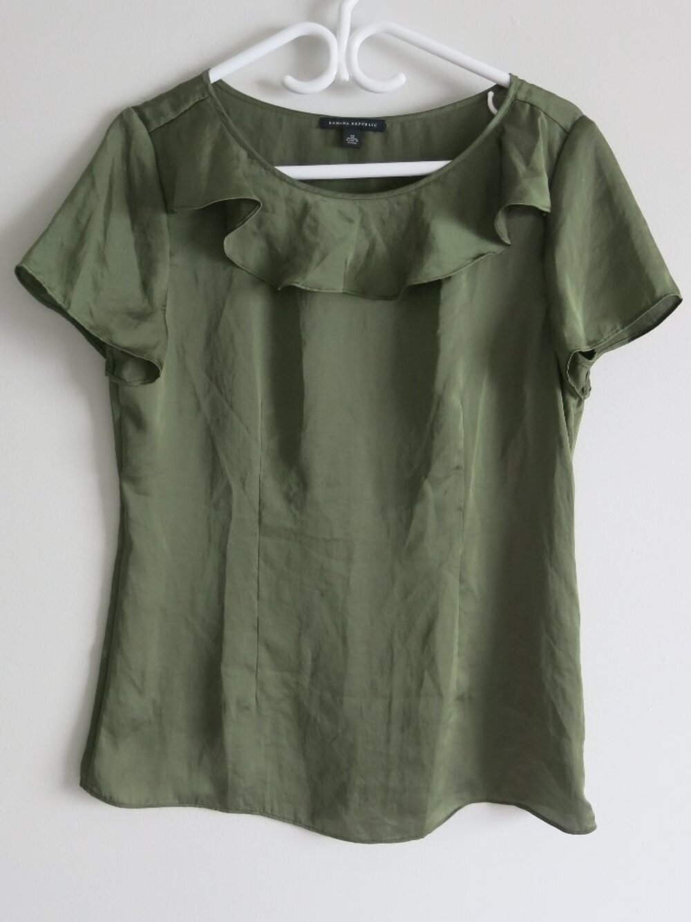 Banana Republic Olive Green Side Zip Ruffle Neck Short Sleeve Top Blouse Size 12